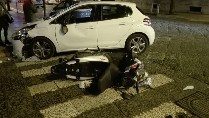Incidente stradale a Corso Trieste , moto scooter contro auto