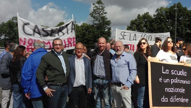 Caserta:  solo in 500 manifestano per le scuole, gli altri stanno a guardare