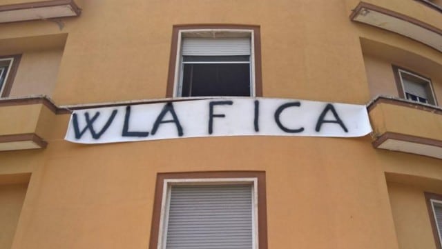 ESPONE LO STRISCIONE “W LA F…” DURANTE IL GAY PRIDE: ARRIVANO LE FORZE DELL’ORDINE