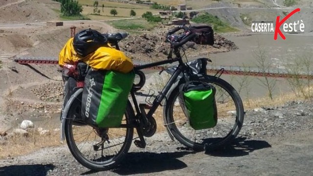 Stava facendoil giro del mondo in bici, a Castel Volturno gli è sparita