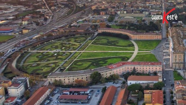 Piazza Carlo III non è in gestione di Palazzo Castropignano