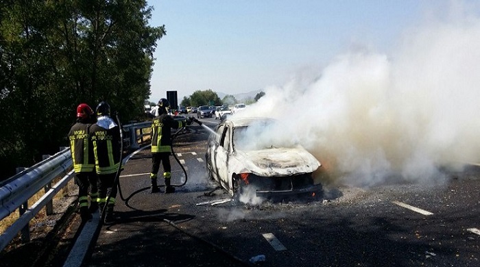 Tragedia sull’Autostrada A1,distrutta famiglia del Casertano: padre e figlio morti carbonizzati; madre ferita !