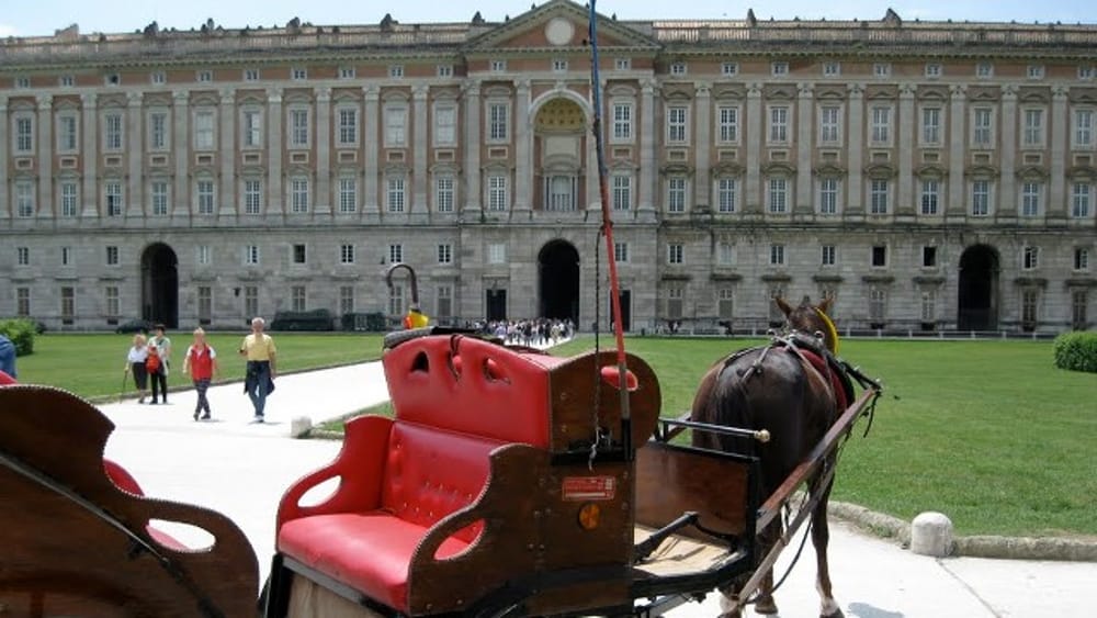 Botte tra vetturini davanti la Reggia