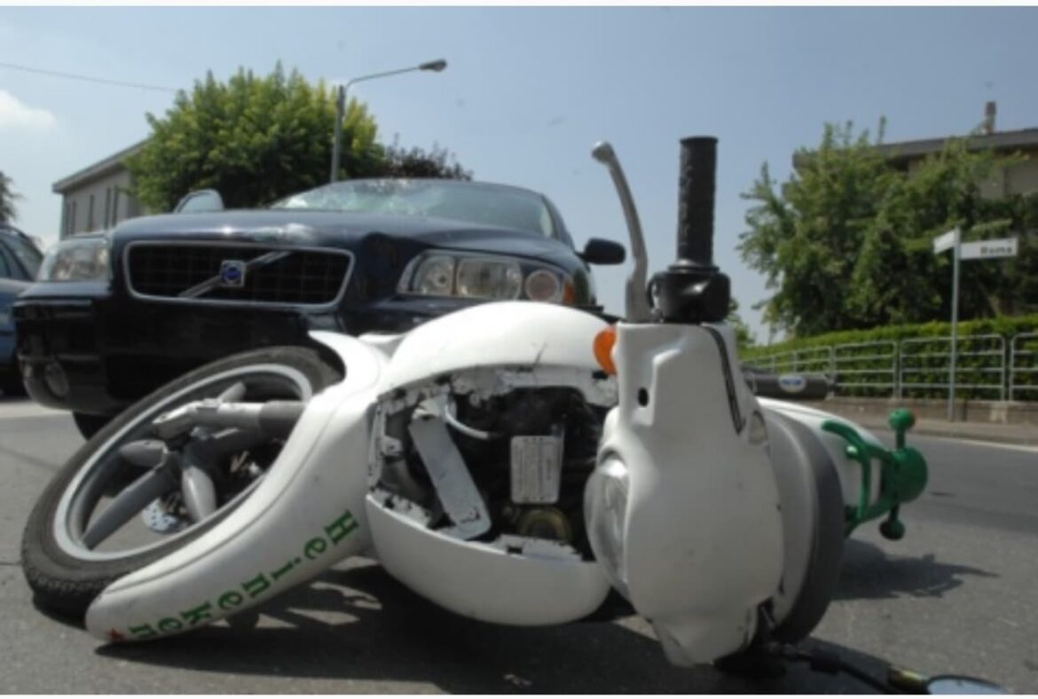 Incidente Stradale: 2 Ragazzi Feriti Gravemente