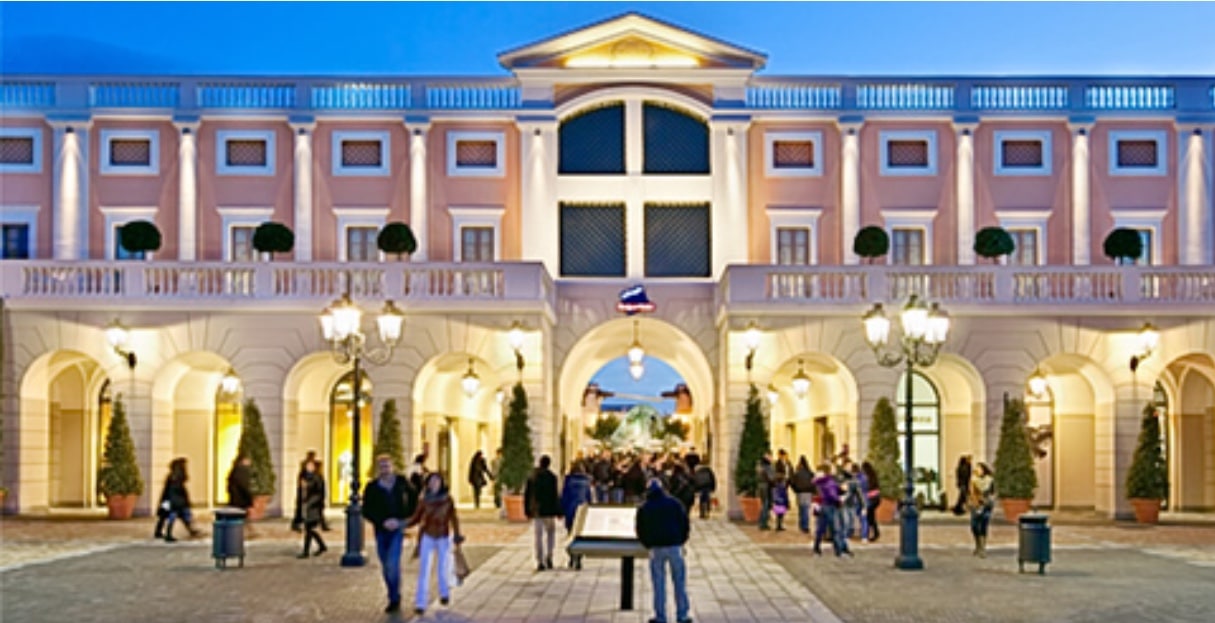 Centro Outlet La Reggia Arrestati In Flagranza Del Reato Di Furto 