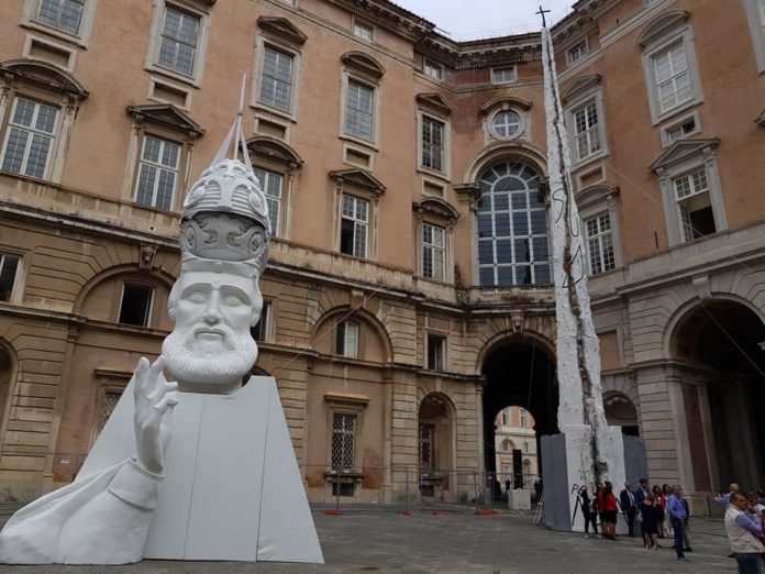 Danneggiato il Giglio Paolino di Nola nel cortile della Reggia