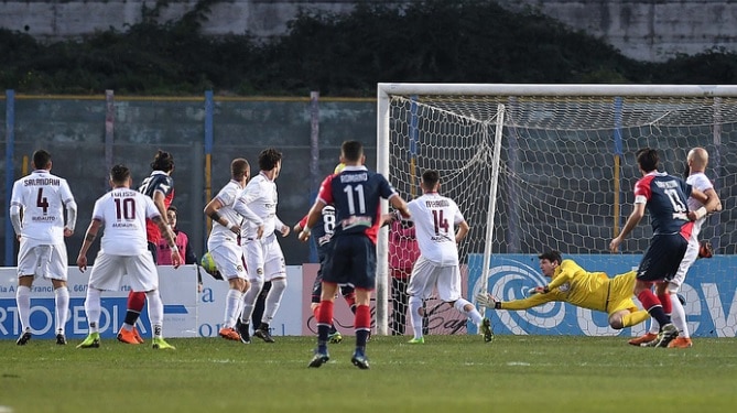 Casertana sconfitta in casa dalla Reggina, le contestazioni di facinorosi, il passo indietro del Presidente