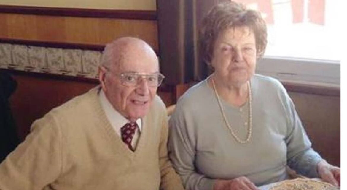 60 anni insieme, muore per il dolore 24 ore dopo l’addio alla moglie