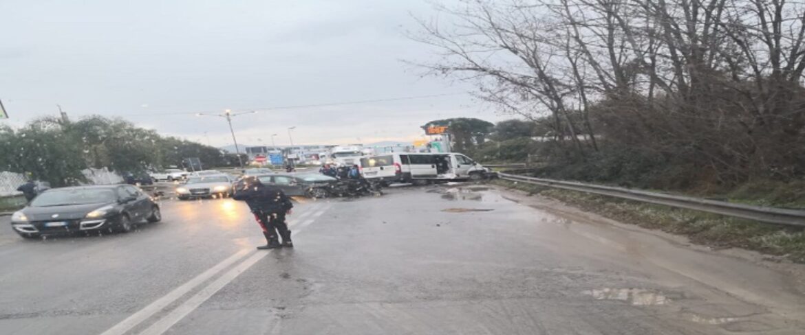 Capua, Scontro Nei Pressi del Casello Autostradale: 6 Feriti