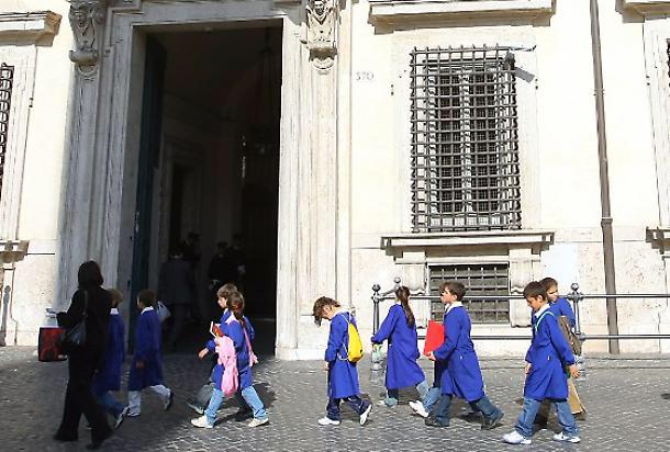 Il Ministro Dell’Interno Salvini rilancia l’idea del grembiule a scuola.