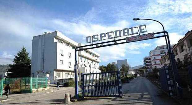 Giovane ladro prova a rubare una borsa al pronto soccorso dell’ospedale di Caserta.