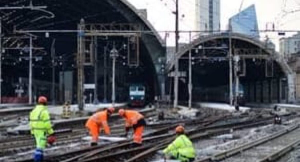 Treni: teloni sui binari, rallentano la circolazione