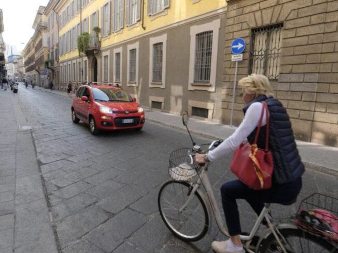 Il nuovo codice della strada targato Lega-M5s: bici in contromano, norme per monopattini e niente fumo in auto