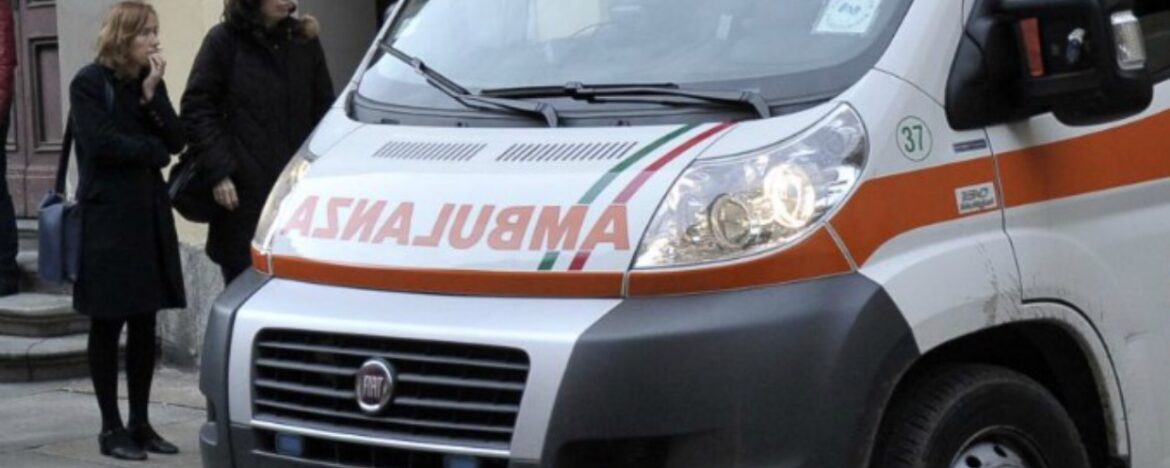 Tragedia in mattinata: Si lancia dal balcone nel palazzo dove lavora