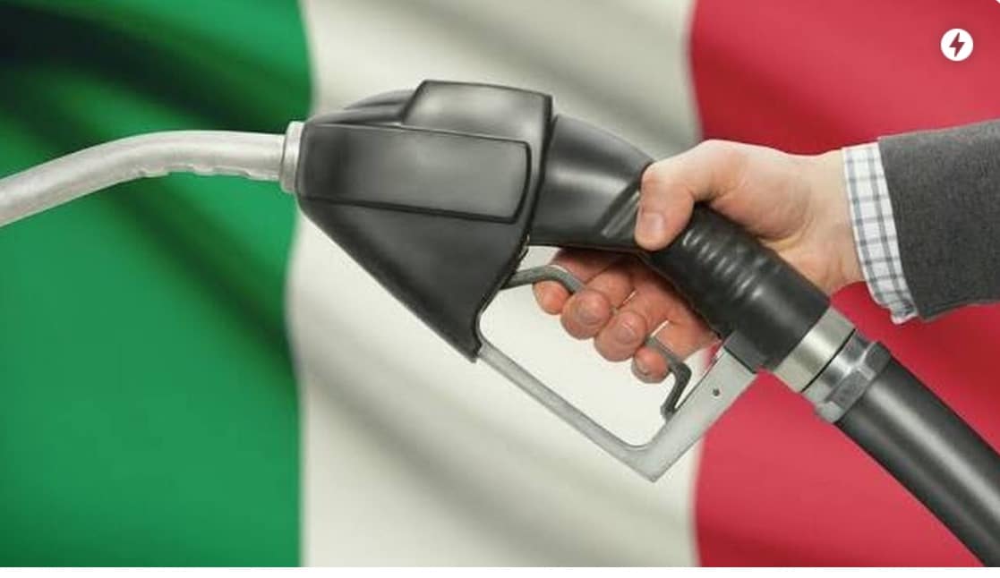 Caro benzina: 2 euro al litro dopo le sanzioni Usa allʼIran e il caos Libia