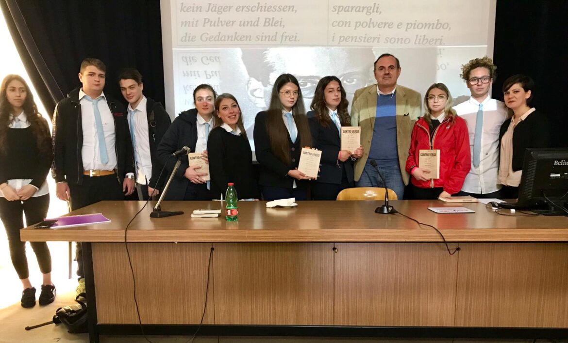 Vincenzo De Lucia presenta  “Contro Verso” alla Fondazione Villaggio dei Ragazzi 