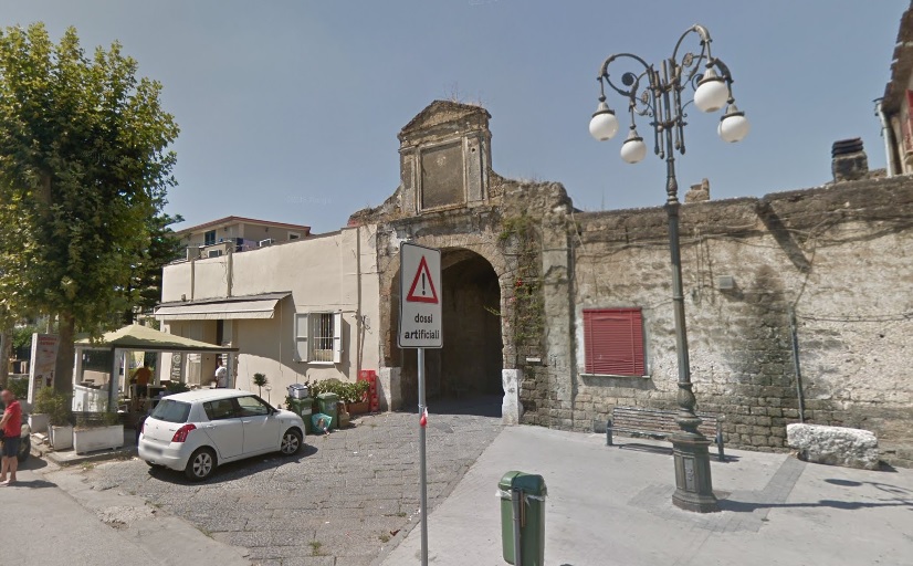 Irregolare la ristrutturazione di un bar a Marcianise