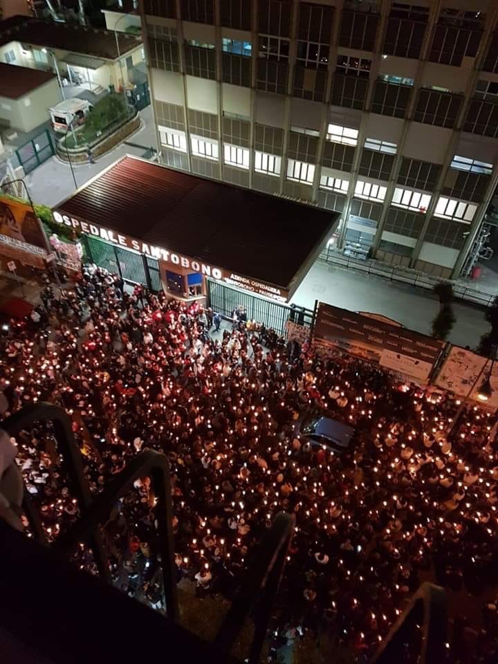 Ospedale Santobono: Candele e preghiere per Noemi