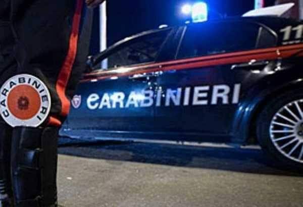 Spaccio nel parcheggio del bar, arrestati.