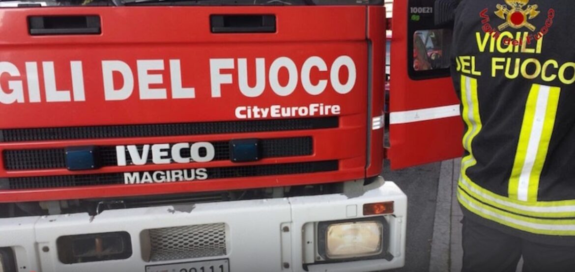 Incendio nel deposito armi dell’Esercito
