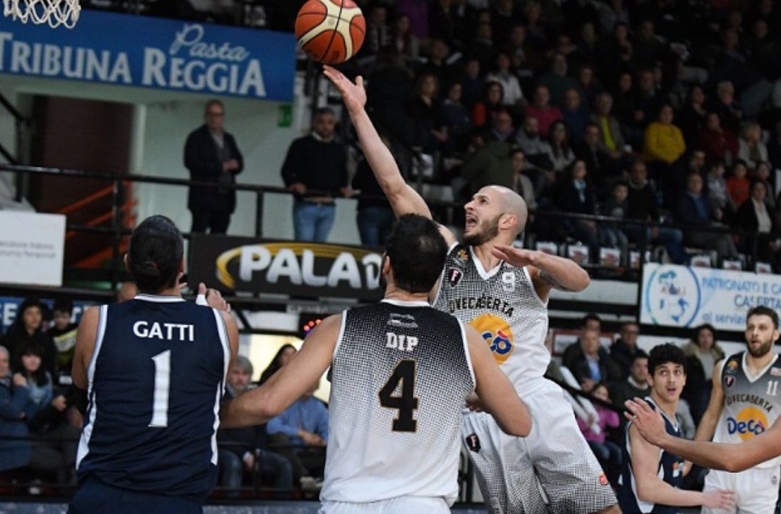 Sempre più vicino il passaggio della Juvecaserta alla serie A2: si è liberato il posto di Pescara