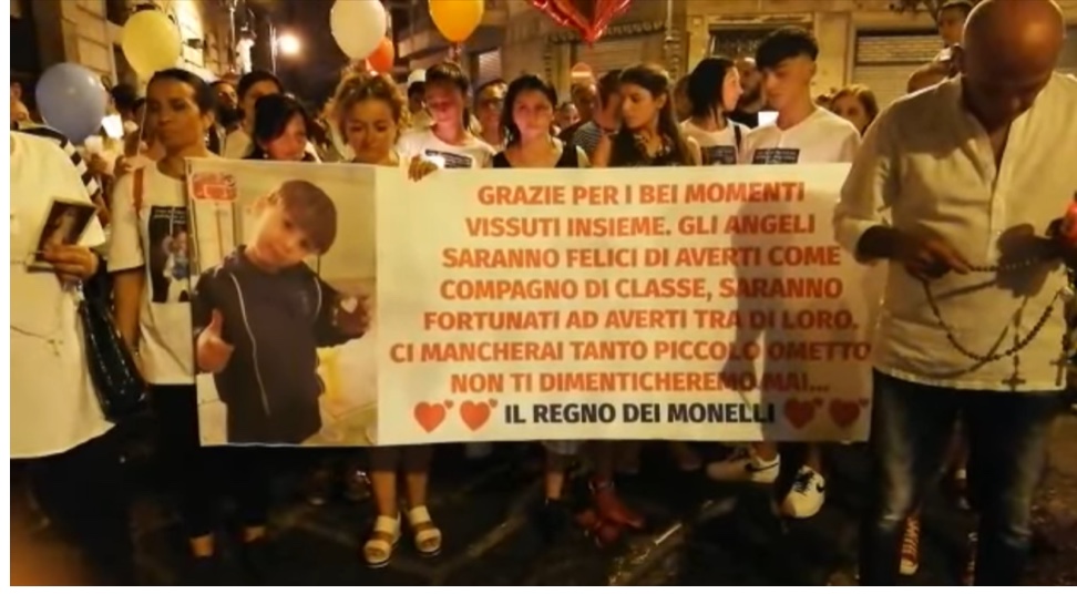 Maddaloni, fiaccolata per  Davide: “Ci mancherai piccolo ometto”