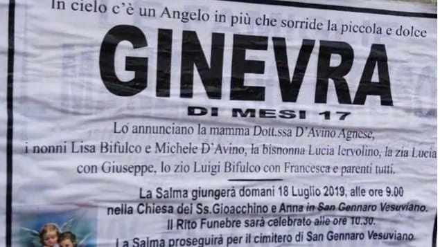 Oggi l’ultimo saluto alla piccola Ginevra: sul manifesto niente cognome