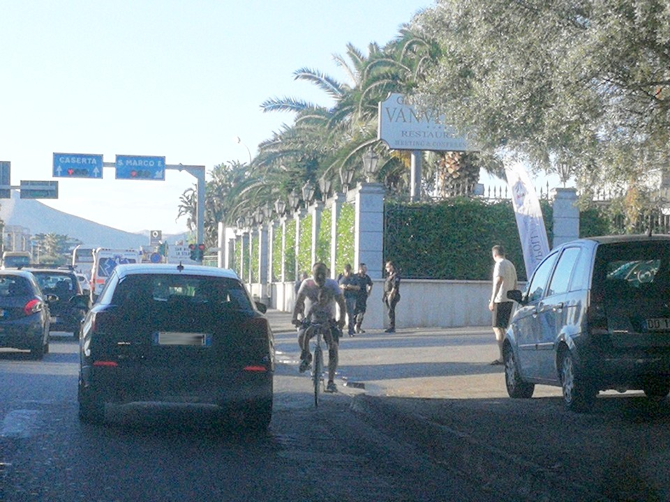 Spari su viale Carlo III a Caserta