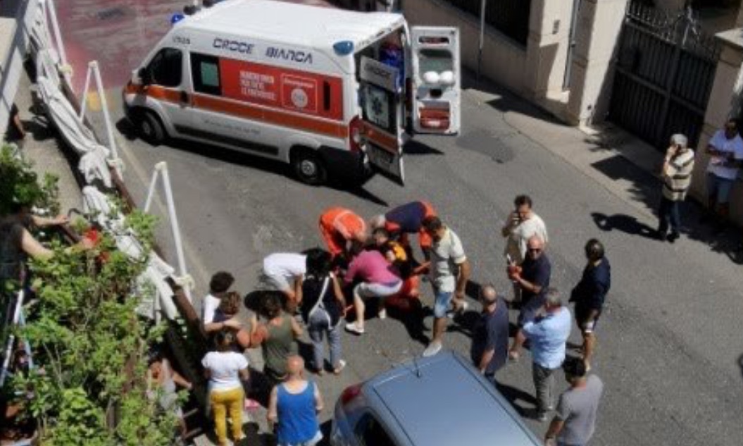 Bambino di 2 anni precipita dal balcone: gravi condizioni