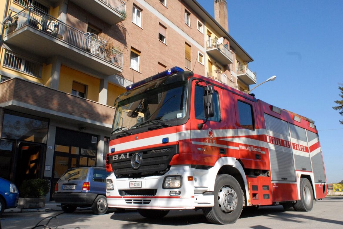 Donna soccorsa dai pompieri a Caserta