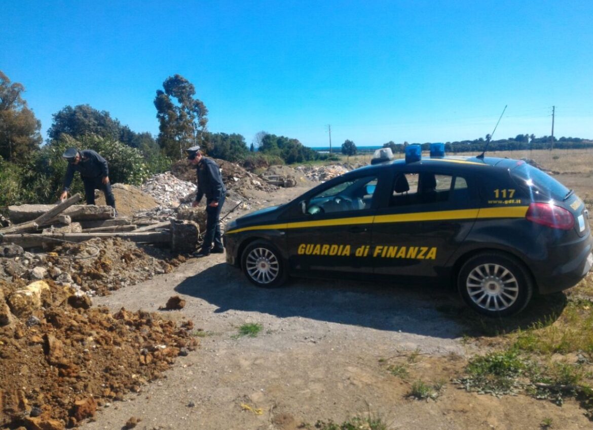 Guardia di Finanza sequestra una discarica abusiva