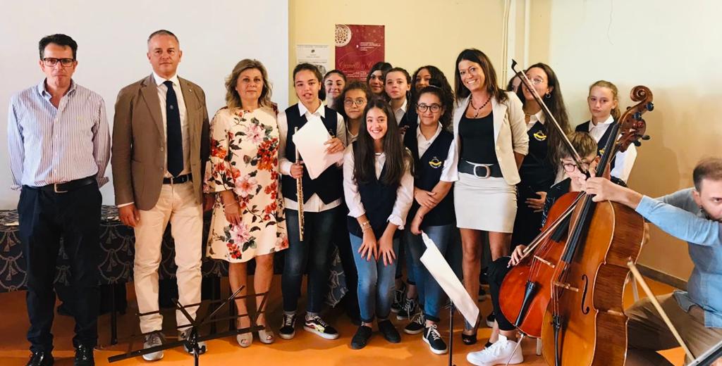 Cerimonia di accoglienza all’IC Collecini-Giovanni XXIII: presenti il sindaco Carlo Marino e l’assessore Maddalena Corvino