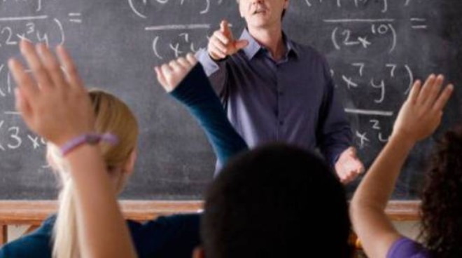 Il professore del convitto era il terrore dei studenti i C.C. notificano il divieto di dimora