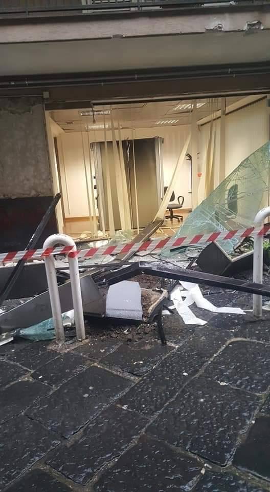 Aversa:assalto alla filiale Unicredit di piazza Vittorio Emanuele