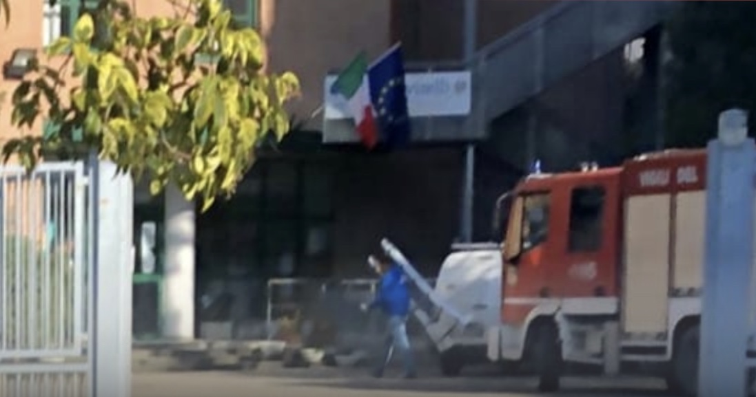 Blitz dei Vigili del Fuoco: Interdette 2 aule e la palestra della scuola ‘Vanvitelli’