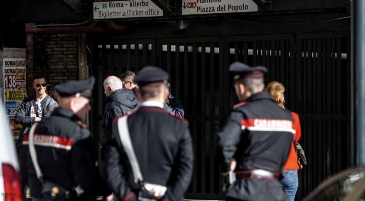 Tragedia a Roma. Militare si spara nei bagni della metro