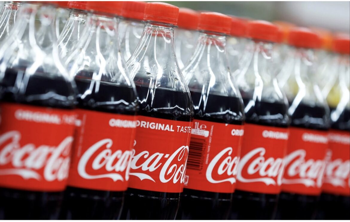 Sugar e plastic tax, Coca-Cola minaccia chiusure: “Dovremo pagare 160 milioni”