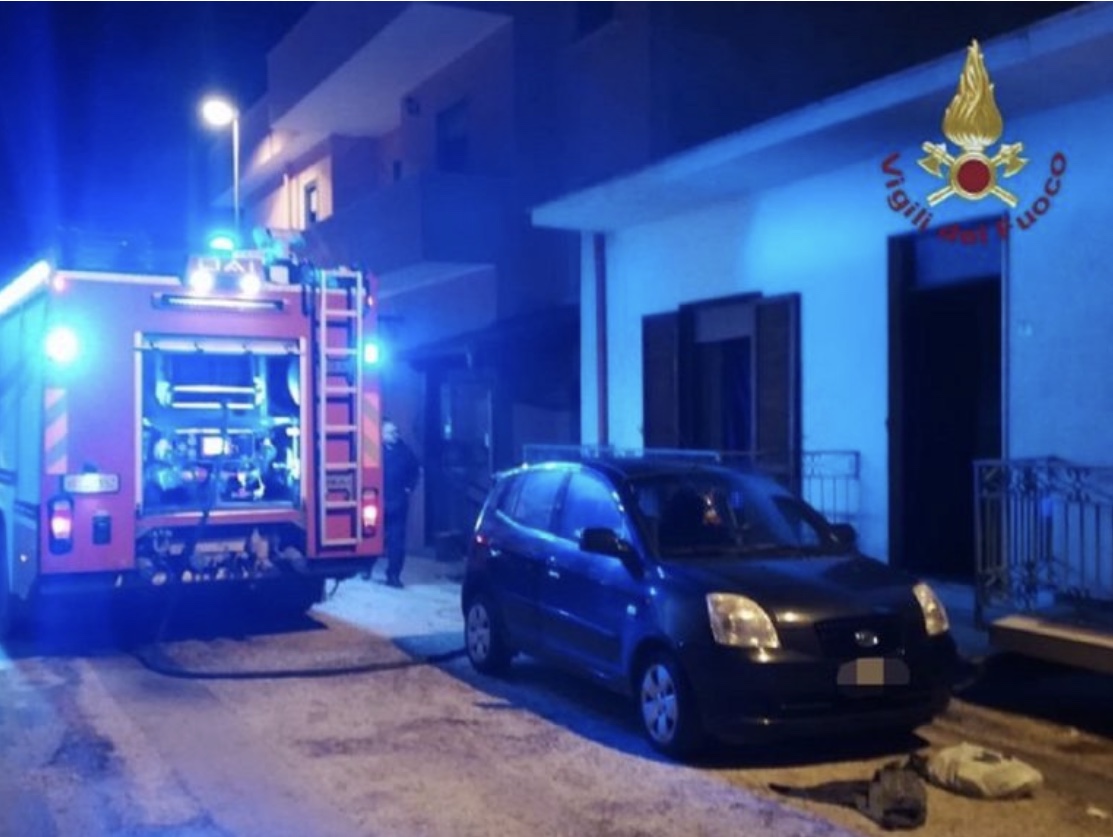 Mondragone, esplosione in un appartamento: un morto e tre feriti
