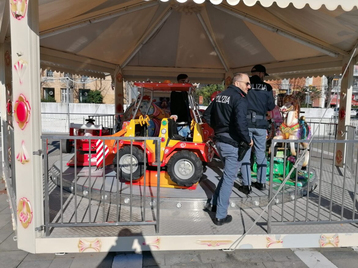 Vandali danneggiano le giostre per bambini in Piazza Matteotti