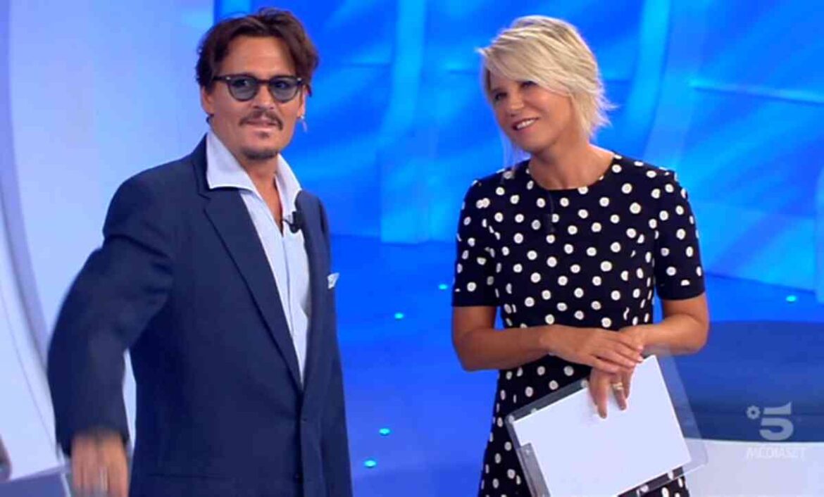 La superstar hollywoodiana Johnny Depp è tra gli ospiti di C’è posta per te