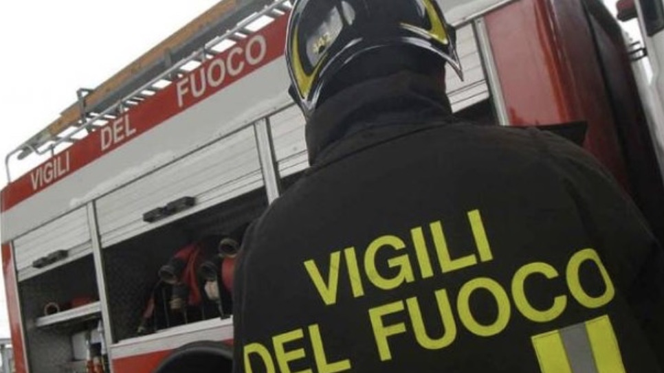 Anziano muore avvolto dalle fiamme, tragedia a Baia Domizia