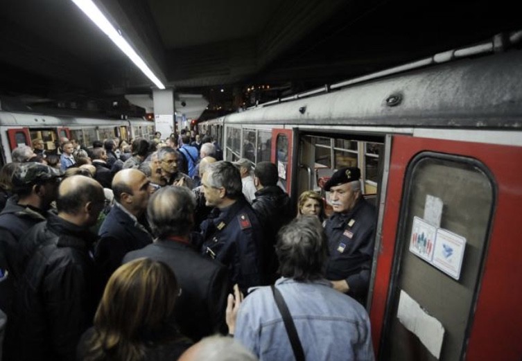 Coronavirus , EAV : “Saranno effettuate, a bordo dei rotabili aziendali in servizio attività addizionali di disinfestazione”