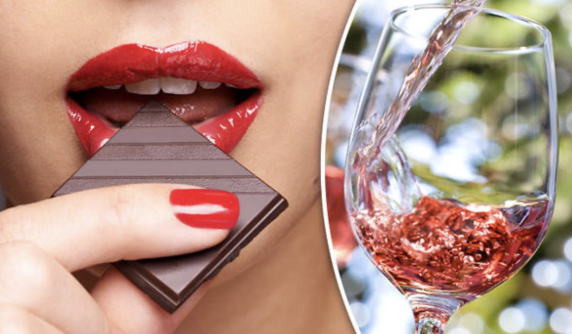 Cioccolato e vino rosso per combattere le rughe: lo conferma la Scienza