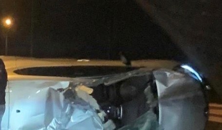 Paura al Centro Commerciale Campania, autovettura si ribalta: 4 feriti