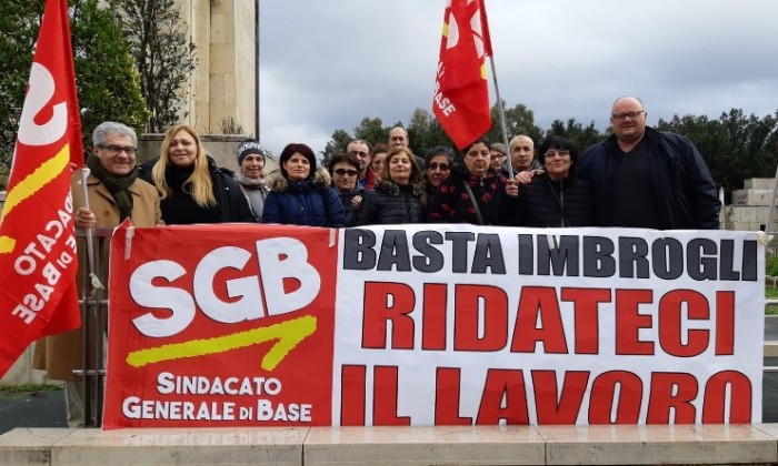 La lotta dei lavoratori delle pulizie dell’ Asl Caserta continua senza sosta a tutti i livelli