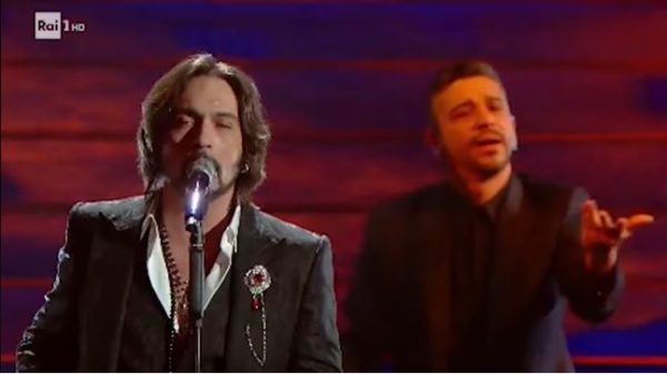 L’infermiere dell’AORN di  Caserta ‘segna’  a Sanremo la canzone delle Vibrazioni
