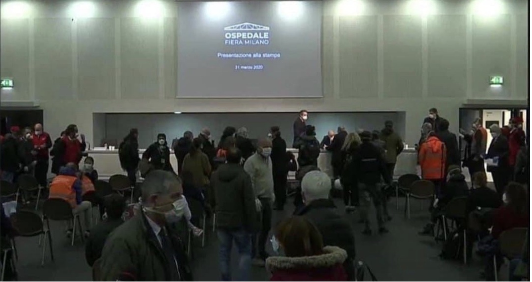 Coronavirus, polemica social su assembramenti all’inaugurazione dell’ospedale in Fiera a Milano