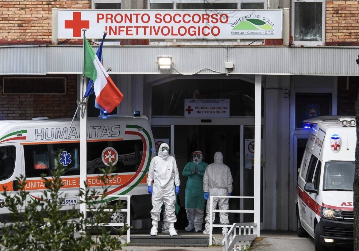 Coronavirus: in attesa del tampone sputa a medico e infermiere