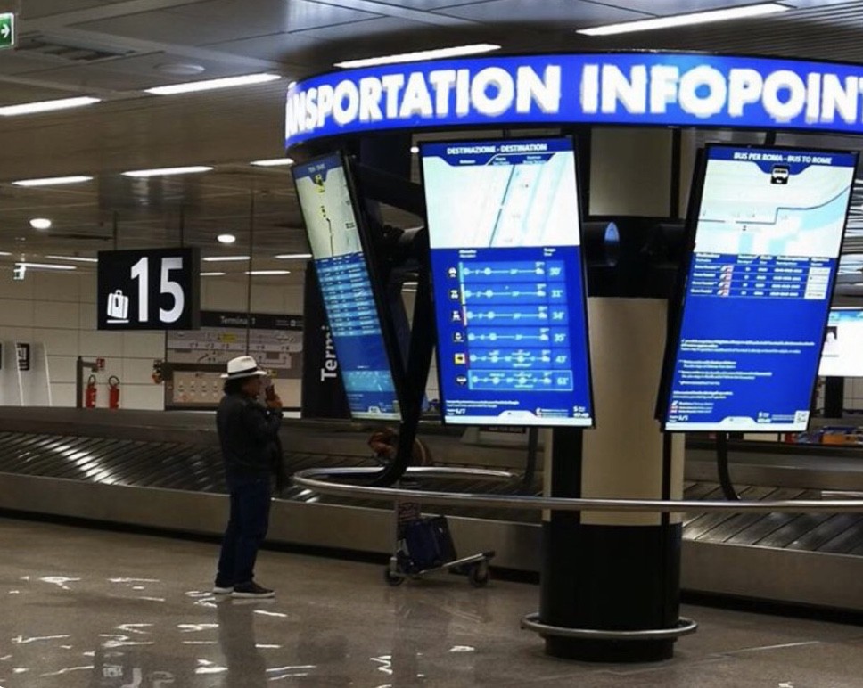 Ai tempi del coronavirus, Al Bano solitario nel deserto di Fiumicino. La foto è diventata virale