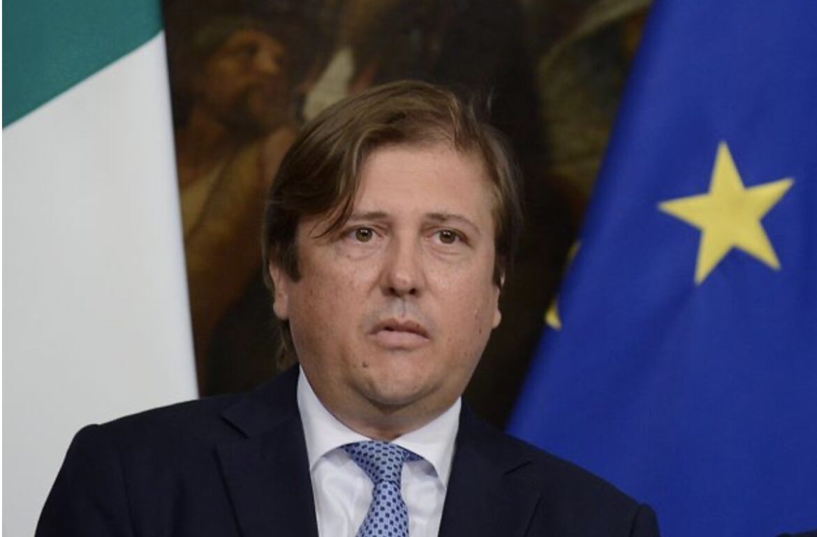 Mascherine vendute dalla moglie del viceministro alla Salute.Conflitto di interessi per Sileri?